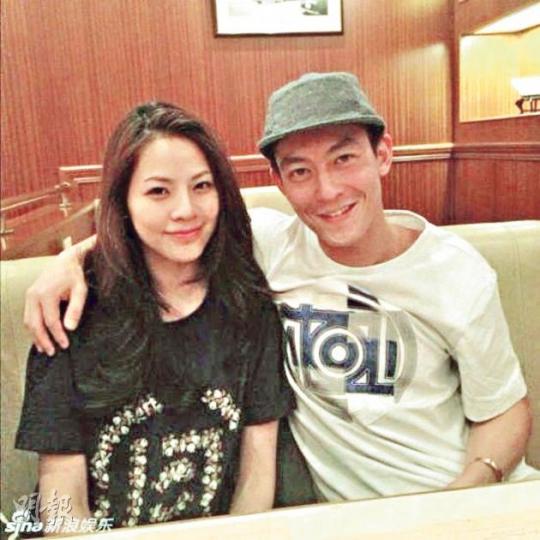 Edison與新歡Ann愛得難捨難離,經常四圍飛拍拖。(微博圖片) Edison與新歡Ann愛得難捨難離,經常四圍飛拍拖。(微博圖片)