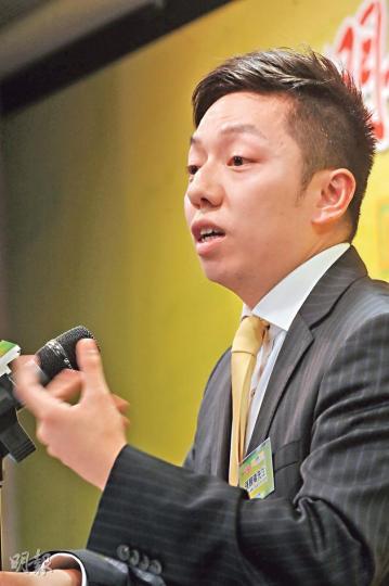 經絡按揭高級副總裁張顥曦提醒投資者,承做工商舖按揭與一般住宅按揭不同,銀行一般較為保守,步驟也較繁複(劉焌陶攝) 經絡按揭高級副總裁張顥曦提醒投資者,承做工商舖按揭與一般住宅按揭不同,銀行一般較為保守,步驟也較繁複(劉焌陶攝)