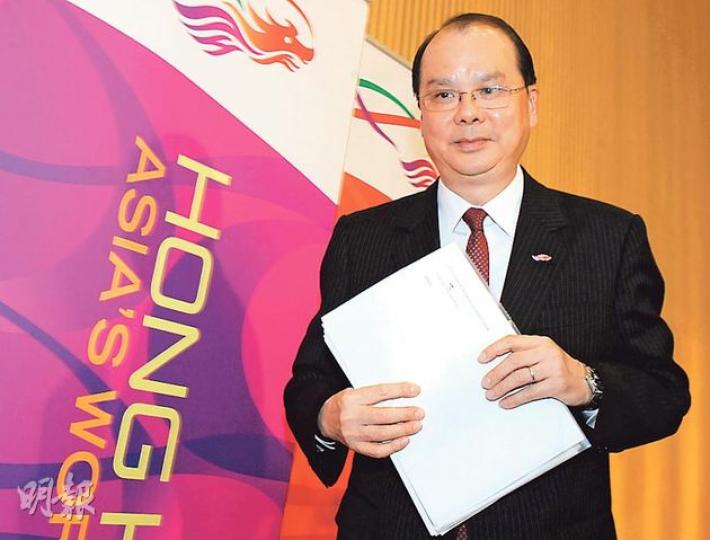 勞工及福利局長張建宗稱,最低工資水平的加幅溫和,不會再導致勞工市場「大洗牌」,即工人跳槽其他行業,有信心立法會接受加幅,不會阻撓抗衡。(劉焌陶攝) 勞工及福利局長張建宗稱,最低工資水平的加幅溫和,不會再導致勞工市場「大洗牌」,即工人跳槽其他行業,有信心立法會接受加幅,不會阻撓抗衡。(劉焌陶攝)