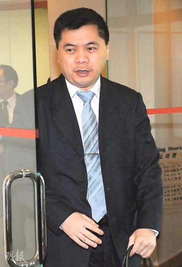 西醫曾家雄(圖)昨被醫委會控其專業失德,其辯方律師聲稱他月初新聘請的律師沒有足夠時間準備聆訊,多次要求將案件押後審訊,終獲醫委會接納。(劉焌陶攝) 西醫曾家雄(圖)昨被醫委會控其專業失德,其辯方律師聲稱他月初新聘請的律師沒有足夠時間準備聆訊,多次要求將案件押後審訊,終獲醫委會接納。(劉焌陶攝)