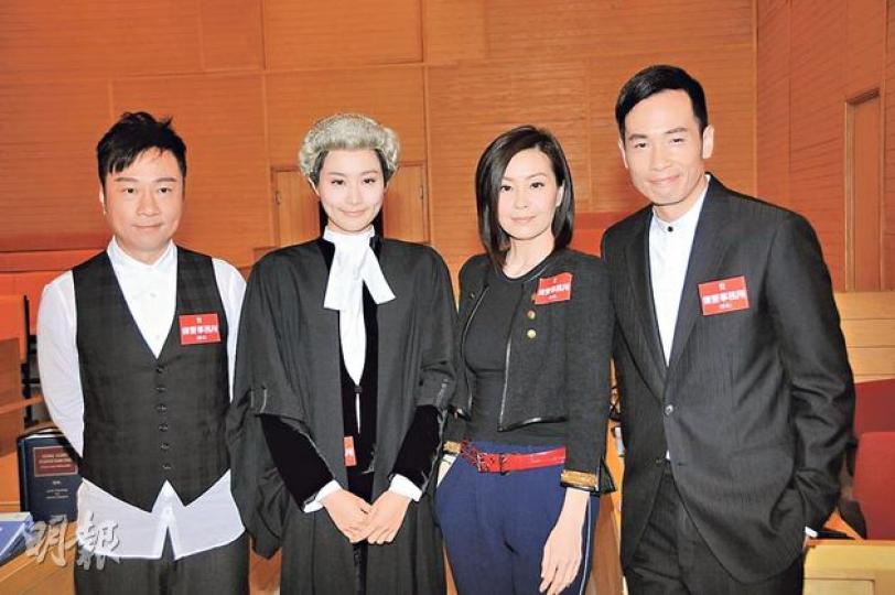新劇有兩大視帝黎耀祥(左一)及陳豪(右一)演出,加上有兩位靚女拍檔陳法拉(左二)及伍詠薇(右二),這個新鮮配搭令觀眾期待。(攝影/記者:梁榮達)高海寧(右)與胡楓(左)於劇中飾演老夫少妻。(攝影/記者:梁榮達) 新劇有兩大視帝黎耀祥(左一)及陳豪(右一)演出,加上有兩位靚女拍檔陳法拉(左二)及伍詠薇(右二),這個新鮮配搭令觀眾期待。(攝影/記者:梁榮達)高海寧(右)與胡楓(左)於劇中飾演老夫少妻。(攝影/記者:梁榮達)