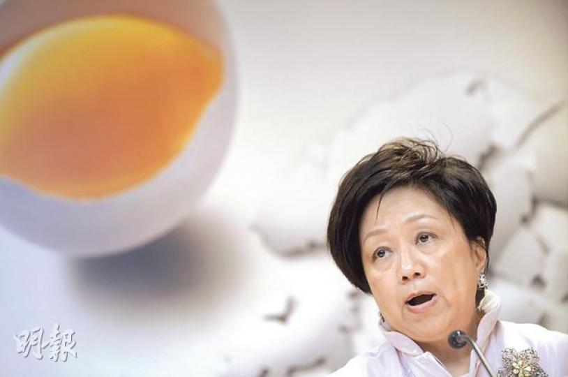 貪污問題諮詢委員會主席史美倫表示,有關政府部門的貪污投訴增加13%,可能是由於廉署過往一年高調執法、傳媒廣泛報道後,市民對貪污的警覺提高,遂多番舉報懷疑貪污事件,不認為香港廉潔程度下降。(余俊亮攝)(明報製圖) 貪污問題諮詢委員會主席史美倫表示,有關政府部門的貪污投訴增加13%,可能是由於廉署過往一年高調執法、傳媒廣泛報道後,市民對貪污的警覺提高,遂多番舉報懷疑貪污事件,不認為香港廉潔程度下降。(余俊亮攝)(明報製圖)