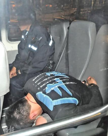 貨車男司機(圖)懷疑曾吸食K仔,遭警方以涉嫌藥駕及藏毒罪拘捕,送院檢驗後帶署調查。(蔡方山攝) 貨車男司機(圖)懷疑曾吸食K仔,遭警方以涉嫌藥駕及藏毒罪拘捕,送院檢驗後帶署調查。(蔡方山攝)