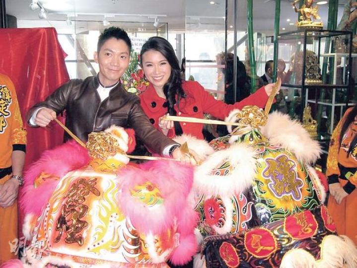 李丞責(左)與劉倩婷(右)明年2月2日結婚,昨日進行傳統過大禮儀式。(攝影/記者:鍾一虹) 李丞責(左)與劉倩婷(右)明年2月2日結婚,昨日進行傳統過大禮儀式。(攝影/記者:鍾一虹)