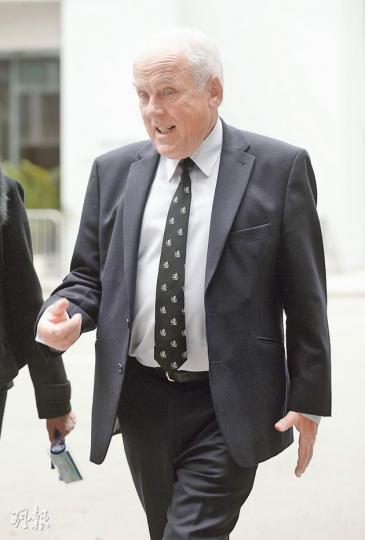 英國海事專家、船長Nigel Robert Pryke昨續作供,指南丫4號船長在撞船前30秒,若能大幅度向右轉舵,仍有機會及空間避開與海泰號碰撞,但認為對該船長不應太苛刻,錯不全在他一人。(余俊亮攝) 英國海事專家、船長Nigel Robert Pryke昨續作供,指南丫4號船長在撞船前30秒,若能大幅度向右轉舵,仍有機會及空間避開與海泰號碰撞,但認為對該船長不應太苛刻,錯不全在他一人。(余俊亮攝)