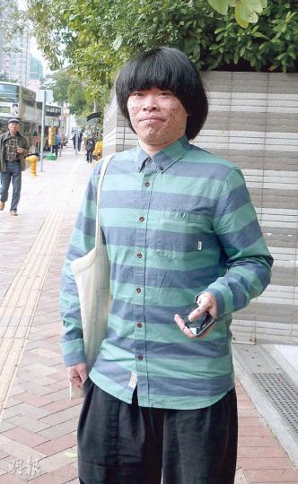 陳偉霖微笑婉拒記者追訪,對案件不作任何評論。(何海棠攝) 陳偉霖微笑婉拒記者追訪,對案件不作任何評論。(何海棠攝)