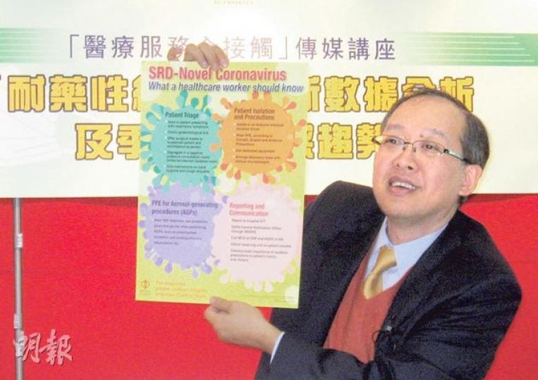 醫管局總感染控制主任曾艾壯表示,局方為員工安排的流感疫苗接種計劃,至今已有7976名員工參與,佔總數一成多,期望今年度的接種率可達兩至三成。(黎嘉愉攝) 醫管局總感染控制主任曾艾壯表示,局方為員工安排的流感疫苗接種計劃,至今已有7976名員工參與,佔總數一成多,期望今年度的接種率可達兩至三成。(黎嘉愉攝)