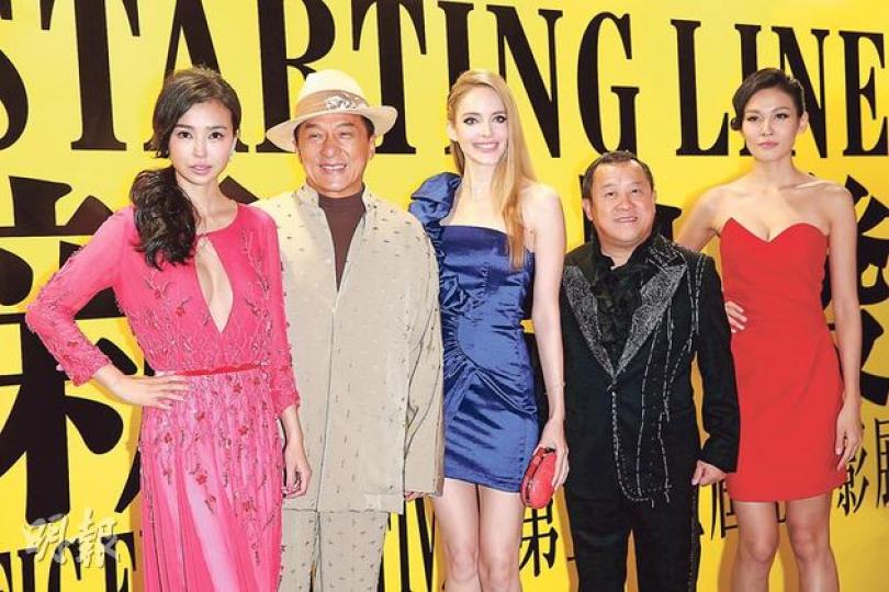 姚星彤(左一)性感大開中門,搶去另外兩位「龍女郎」白露娜(中)、張藍心(右一)的風頭,三女與成龍及曾志偉出席亞太影展開幕禮。(攝影/記者﹕林祖傑)劉嘉玲擔任評審委員,與各地電影人交流獲益良多。(攝影/記者﹕林祖傑) 姚星彤(左一)性感大開中門,搶去另外兩位「龍女郎」白露娜(中)、張藍心(右一)的風頭,三女與成龍及曾志偉出席亞太影展開幕禮。(攝影/記者﹕林祖傑)劉嘉玲擔任評審委員,與各地電影人交流獲益良多。(攝影/記者﹕林祖傑)