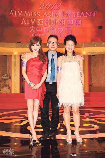 羅霖與黎燕珊合照時,葉家寶被夾在中間。(攝影:孫華中)羅霖與緋聞男友林睿合照表情尷尬。(攝影:孫華中) 羅霖與黎燕珊合照時,葉家寶被夾在中間。(攝影:孫華中)羅霖與緋聞男友林睿合照表情尷尬。(攝影:孫華中)