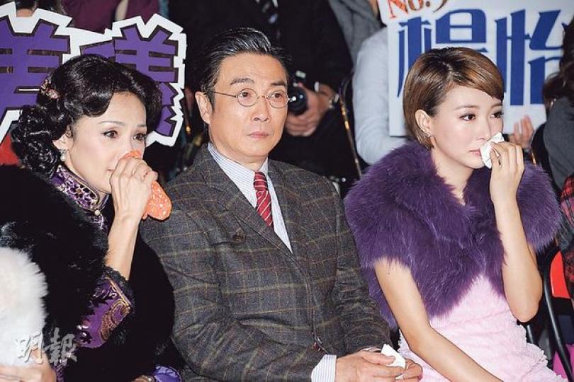 韓馬利(左起)、劉松仁、馬賽睇《名媛望族》大結局眼濕濕。(攝影/記者:陳釗)楊怡落力表演京劇之餘,更不忘向觀眾拉票:「我係9號呀!記得投票!」(攝影/記者:陳釗)沈卓盈沒有致電慰問徐淑敏。(攝影/記者:陳釗)馬國明感激劉松仁投他一票。(攝影/記者:陳釗) 韓馬利(左起)、劉松仁、馬賽睇《名媛望族》大結局眼濕濕。(攝影/記者:陳釗)楊怡落力表演京劇之餘,更不忘向觀眾拉票:「我係9號呀!記得投票!」(攝影/記者:陳釗)沈卓盈沒有致電慰問徐淑敏。(攝影/記者:陳釗)馬國明感激劉松仁投他一票。(攝影/記者:陳釗)