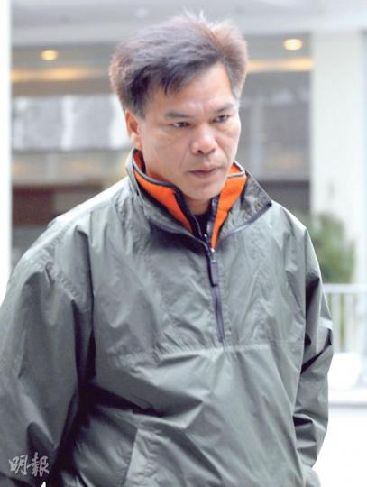 見義勇為的裝修工人李明新,憑一己之力拯救5人,一度失蹤的妻子最終亦安然無恙,昨日出席研訊交代逃生經過。(鄧宗弘攝) 見義勇為的裝修工人李明新,憑一己之力拯救5人,一度失蹤的妻子最終亦安然無恙,昨日出席研訊交代逃生經過。(鄧宗弘攝)