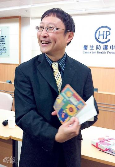 有「神探輝」之稱嘅曾浩輝月底離職,佢話最難忘係2003年對抗SARS,試過因為壓力太大喊過。(談誦言攝) 有「神探輝」之稱嘅曾浩輝月底離職,佢話最難忘係2003年對抗SARS,試過因為壓力太大喊過。(談誦言攝)