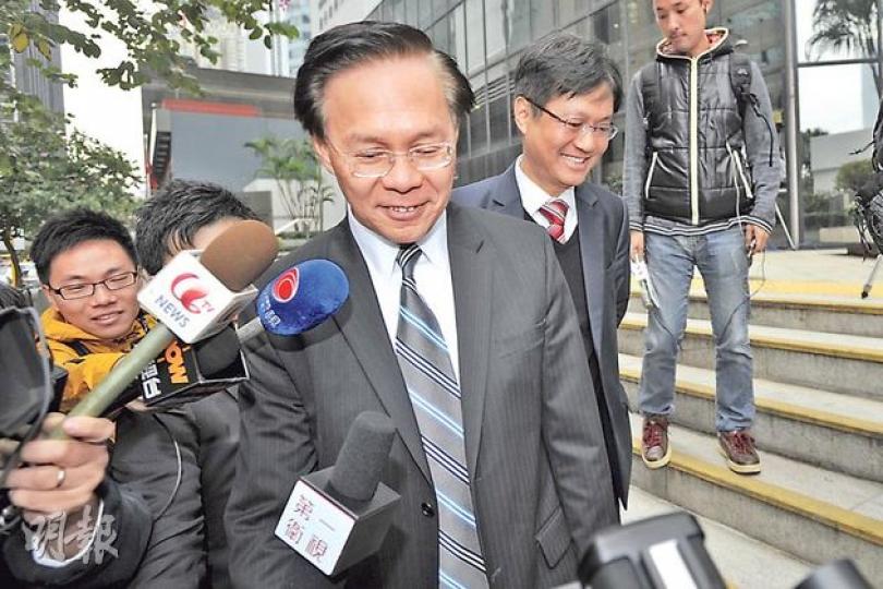 麥齊光(前)離開法院時被問及會否就審訊感到緊張,他表示不會,又稱將以平常心面對。(葉家豪攝) 曾景文於應訊前後都沒有回答提問。(葉家豪攝) 麥齊光(前)離開法院時被問及會否就審訊感到緊張,他表示不會,又稱將以平常心面對。(葉家豪攝) 曾景文於應訊前後都沒有回答提問。(葉家豪攝)