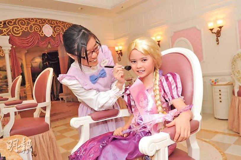 長髮公主 Katharine今次一嘗當長髮公主Rapunzel的滋味。(陳淑安攝) 長髮公主 Katharine今次一嘗當長髮公主Rapunzel的滋味。(陳淑安攝)