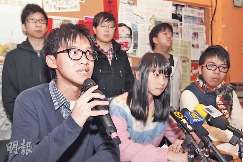 學民思潮成員昨日召開記者會,講述今晚在銅鑼灣舉行「末日倒數」倒梁集會的詳情。(郭慶輝攝) 學民思潮成員昨日召開記者會,講述今晚在銅鑼灣舉行「末日倒數」倒梁集會的詳情。(郭慶輝攝)