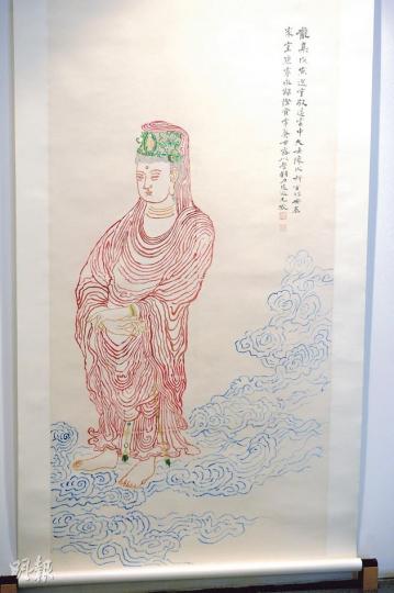 《雲中觀音》 仿敦煌畫風 國學大師饒宗頤模仿敦煌畫風以白描手法畫的《雲中觀音》,充分表現出唐畫拙樸風格,作品現於饒宗頤文化館展出。(尹錦恩攝)《荷花圖》 大膽 饒宗頤用了印有彩藍暗花的畫紙畫荷花圖,畫作融合水彩及油畫技巧,色彩細看之下還金粉閃爍,作風大膽創新。(尹錦恩攝)《五嶽圖》 「西北宗」 饒宗頤的五嶽圖,體現其獨創「西北宗」畫風。(尹錦恩攝)(明報製圖) 《雲中觀音》 仿敦煌畫風 國學大師饒宗頤模仿敦煌畫風以白描手法畫的《雲中觀音》,充分表現出唐畫拙樸風格,作品現於饒宗頤文化館展出。(尹錦恩攝)《荷花圖》 大膽 饒宗頤用了印有彩藍暗花的畫紙畫荷花圖,畫作融合水彩及油畫技巧,色彩細看之下還金粉閃爍,作風大膽創新。(尹錦恩攝)《五嶽圖》 「西北宗」 饒宗頤的五嶽圖,體現其獨創「西北宗」畫風。(尹錦恩攝)(明報製圖)