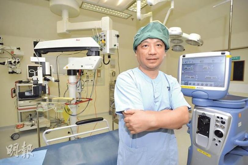 眼科醫院顧問醫生林乃文經多番努力,將眼科醫院輪候白內障手術由50個月縮短至19個月,並引進高科技人工角膜移植手術。(葉家豪攝) 眼科醫院顧問醫生林乃文經多番努力,將眼科醫院輪候白內障手術由50個月縮短至19個月,並引進高科技人工角膜移植手術。(葉家豪攝)