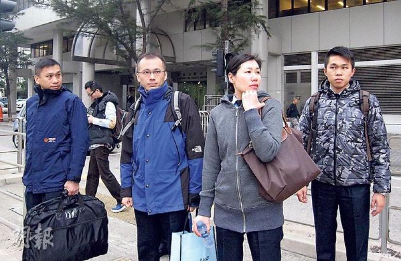 4名輔警昨出庭作供,部分人指被告吹哨前眼神兇惡,圖左起為李鴻基、禤劍豪、鄭淑賢、雲錦鋒。(陳倢朗攝)50歲地盤工紀鎮基被控於七一遊行吹口哨襲警,他昨應訊後匆匆離開。(陳倢朗攝) 4名輔警昨出庭作供,部分人指被告吹哨前眼神兇惡,圖左起為李鴻基、禤劍豪、鄭淑賢、雲錦鋒。(陳倢朗攝)50歲地盤工紀鎮基被控於七一遊行吹口哨襲警,他昨應訊後匆匆離開。(陳倢朗攝)