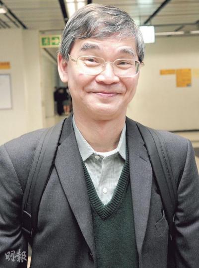 扶貧委員會關愛基金專責小組主席羅致光估計,特首梁振英明年1月發表首份施政報告會交代政策長遠方向,多於有具體項目。(尹錦恩攝) 扶貧委員會關愛基金專責小組主席羅致光估計,特首梁振英明年1月發表首份施政報告會交代政策長遠方向,多於有具體項目。(尹錦恩攝)