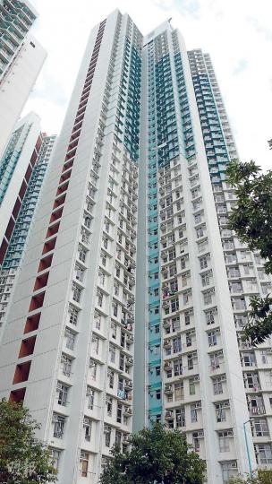 東濤苑D座極高層5室,面積952方呎,剛以600萬元綠表價成交,榮登全港綠表居屋樓王寶座。樓王單位位於極高層,可遠眺海景。(麥穎攝) 東濤苑D座極高層5室,面積952方呎,剛以600萬元綠表價成交,榮登全港綠表居屋樓王寶座。樓王單位位於極高層,可遠眺海景。(麥穎攝)