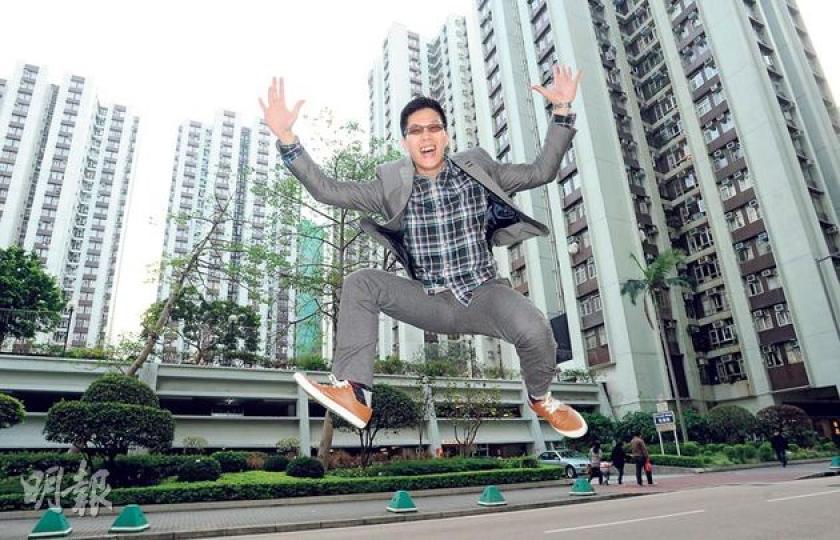 80後炒樓王吳龍飛炒樓炒舖炒工廈,曾先後購入10個太古城單位,政府推「雙辣招」後先放5個,繳付100萬額印稅仍賺180萬元,稱「錢其實好易搵」。(尹錦恩攝) 80後炒樓王吳龍飛炒樓炒舖炒工廈,曾先後購入10個太古城單位,政府推「雙辣招」後先放5個,繳付100萬額印稅仍賺180萬元,稱「錢其實好易搵」。(尹錦恩攝)