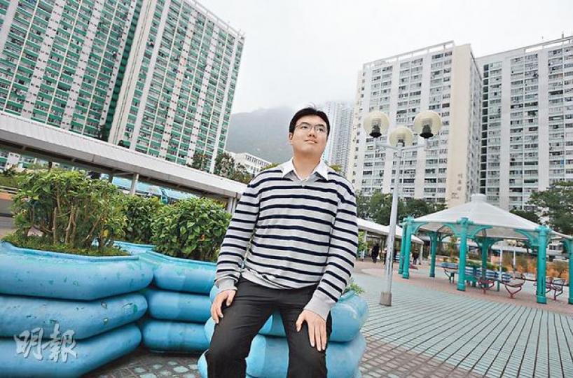 區議員沈運華是無殼一族,計劃與未婚妻置業,慨嘆「儲極錢都未儲到首期」。他批評香港崇尚炒風,影響有需要置業的人,是有欠公義。(盧翊銘攝) 區議員沈運華是無殼一族,計劃與未婚妻置業,慨嘆「儲極錢都未儲到首期」。他批評香港崇尚炒風,影響有需要置業的人,是有欠公義。(盧翊銘攝)