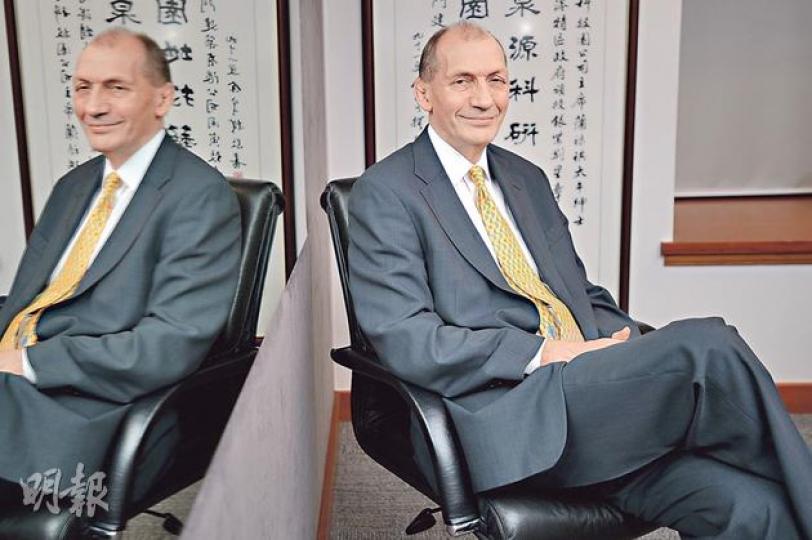 海濱事務委員會主席蒲祿祺(Nicholas Brooke)表示,目前正為海濱管理局草擬計劃書和財政預算,包括日後的營運和管理模式、實際需注入多少海濱地皮等,以趕及於明年農曆新年後諮詢公眾3個月。(盧翊銘攝) 海濱事務委員會主席蒲祿祺(Nicholas Brooke)表示,目前正為海濱管理局草擬計劃書和財政預算,包括日後的營運和管理模式、實際需注入多少海濱地皮等,以趕及於明年農曆新年後諮詢公眾3個月。(盧翊銘攝)