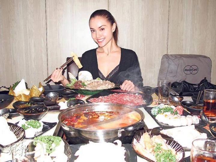 Mandy希望新一年掙多些錢之餘,也期待真命天子出現。(攝影/記者:林蘊兒、李潔盈) Mandy希望新一年掙多些錢之餘,也期待真命天子出現。(攝影/記者:林蘊兒、李潔盈)
