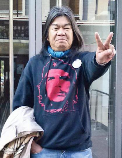 立法會議員梁國雄(圖)去年承認,2011年七一遊行後違反公安條例,罰款1500元,律政司不服判刑過輕,昨申請加刑。梁國雄認為律政司做法無謂和勞師動眾。(何海棠攝) 立法會議員梁國雄(圖)去年承認,2011年七一遊行後違反公安條例,罰款1500元,律政司不服判刑過輕,昨申請加刑。梁國雄認為律政司做法無謂和勞師動眾。(何海棠攝)