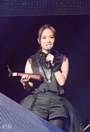 台灣女歌手陳芳語首度有金曲入圍。(攝影:鍾偉茵、梁迺楠、孫華中)羅力威以大熱姿態奪得「生力軍男歌手」金獎。(攝影:鍾偉茵、梁迺楠、孫華中) 台灣女歌手陳芳語首度有金曲入圍。(攝影:鍾偉茵、梁迺楠、孫華中)羅力威以大熱姿態奪得「生力軍男歌手」金獎。(攝影:鍾偉茵、梁迺楠、孫華中)