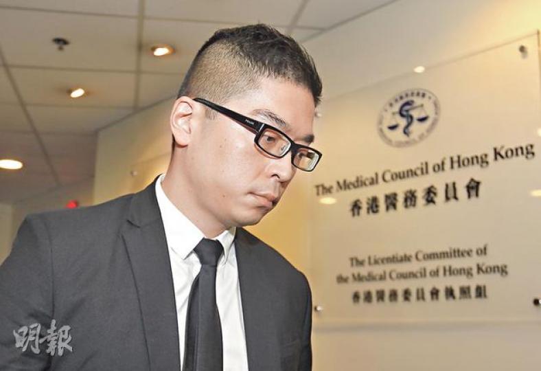 西醫任鎮雄因在報章雜誌賣廣告,內容誇張失實,昨被醫委會裁定16項專業失當指控全部成立,即時停牌8個月。(郭慶輝攝)主持研訊的醫委會研訊主席麥列菲菲表示,是次失實廣告投訴乃同類指控中最為嚴重,期望透過嚴厲刑罰警惕業界。(郭慶輝攝) 西醫任鎮雄因在報章雜誌賣廣告,內容誇張失實,昨被醫委會裁定16項專業失當指控全部成立,即時停牌8個月。(郭慶輝攝)主持研訊的醫委會研訊主席麥列菲菲表示,是次失實廣告投訴乃同類指控中最為嚴重,期望透過嚴厲刑罰警惕業界。(郭慶輝攝)