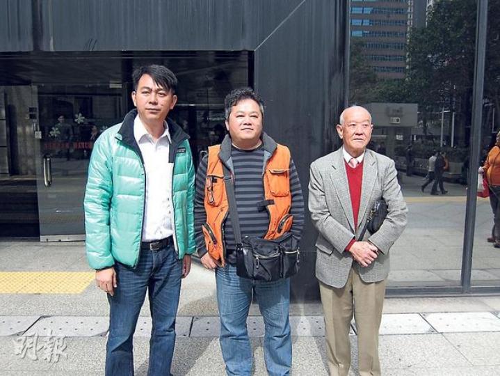 坪洲鄉事委員會主席黃漢權(左起)、街坊代表李文安及副主席黃開榆昨到庭作證,黃漢權作供時堅稱沒有寫信投訴坪洲居民,「無做過,打死我都唔認,有做過,怕咩認?」(林綺琪攝) 坪洲鄉事委員會主席黃漢權(左起)、街坊代表李文安及副主席黃開榆昨到庭作證,黃漢權作供時堅稱沒有寫信投訴坪洲居民,「無做過,打死我都唔認,有做過,怕咩認?」(林綺琪攝)