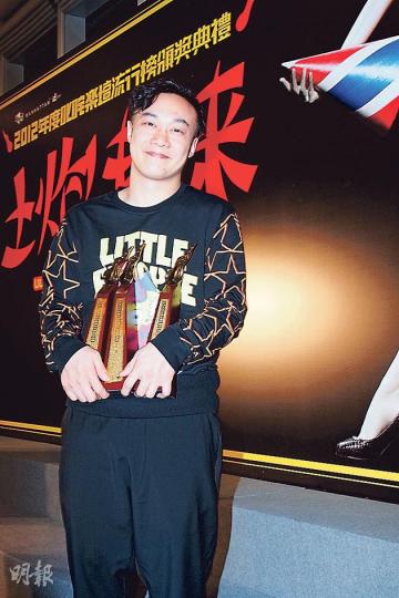 Eason揚言明年要挑戰第10年奪男歌手金獎。(攝影﹕娛樂組) Eason揚言明年要挑戰第10年奪男歌手金獎。(攝影﹕娛樂組)