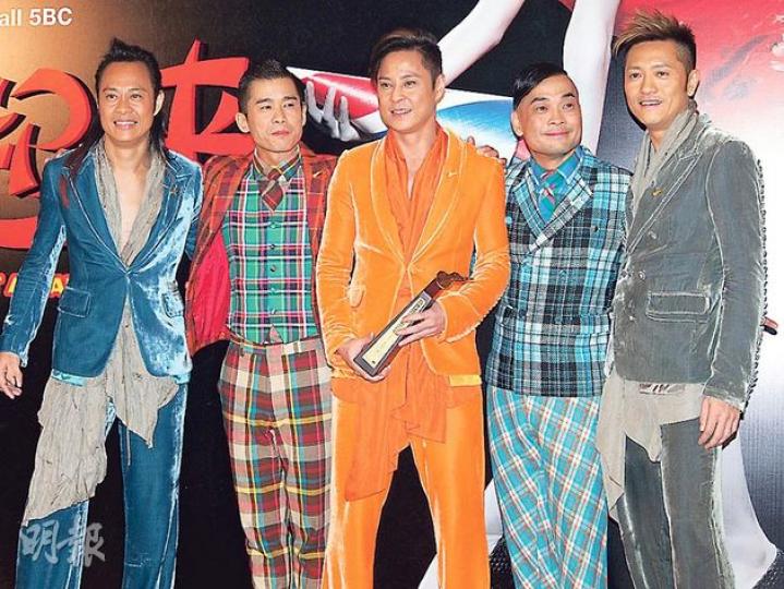 草蜢跟軟硬將演唱會的歌曲重現觀眾眼前,認為獎項是5人的紀念品。(攝影﹕娛樂組) 草蜢跟軟硬將演唱會的歌曲重現觀眾眼前,認為獎項是5人的紀念品。(攝影﹕娛樂組)