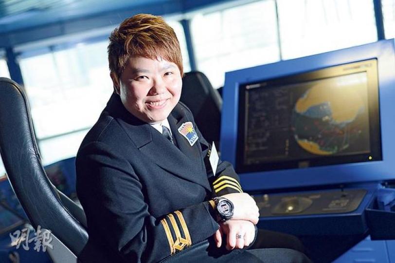 香港首名考獲遠洋輪船長資格的女士陳嘉敏,遇過海盜,又見過風浪奪命,還是鍾情於大海,盼可成為首名遠洋輪船的女船長。(盧翊銘攝) 香港首名考獲遠洋輪船長資格的女士陳嘉敏,遇過海盜,又見過風浪奪命,還是鍾情於大海,盼可成為首名遠洋輪船的女船長。(盧翊銘攝)