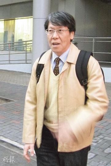 涉於去年乘的士尾隨袁彌明,並出言恐嚇她的工程師周鍾揚,昨在庭上自辯時語氣肯定,更多次焦急地表示有補充。(陳倢朗攝) 涉於去年乘的士尾隨袁彌明,並出言恐嚇她的工程師周鍾揚,昨在庭上自辯時語氣肯定,更多次焦急地表示有補充。(陳倢朗攝)