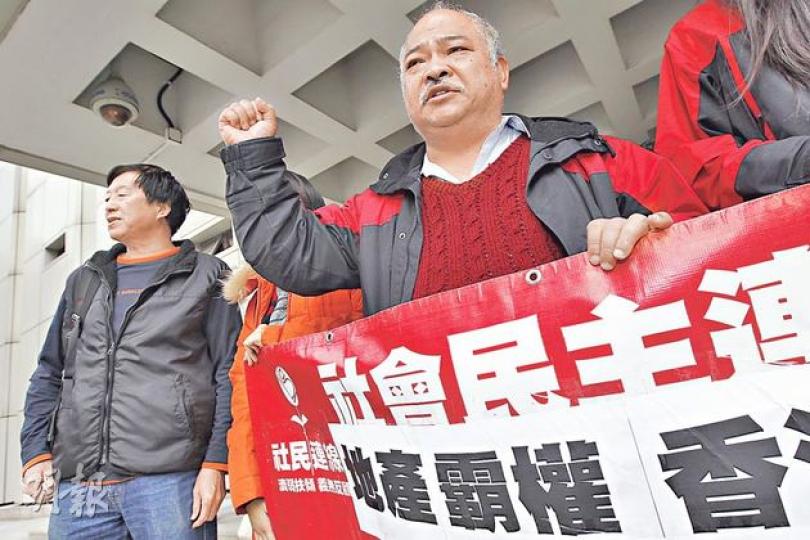 早前敗訴的曾健成(右)表示,會繼續向「地產霸權」宣戰。(李紹昌攝) 早前敗訴的曾健成(右)表示,會繼續向「地產霸權」宣戰。(李紹昌攝)
