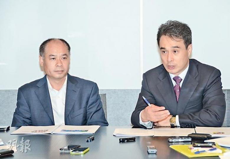 金珍君(圖右)說,主席李寧(圖左)過去未曾參與太多的經營,集團表現不佳不是李寧的責任。(陳淑安攝) 金珍君(圖右)說,主席李寧(圖左)過去未曾參與太多的經營,集團表現不佳不是李寧的責任。(陳淑安攝)