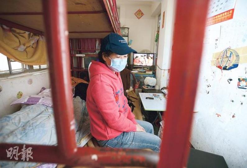 對於統計員懷疑在做問卷調查時刻意迴避劏房戶,居於深水埗劏房的倫太覺得政府兒戲,令劏房戶資料不見天日。(盧翊銘攝) 對於統計員懷疑在做問卷調查時刻意迴避劏房戶,居於深水埗劏房的倫太覺得政府兒戲,令劏房戶資料不見天日。(盧翊銘攝)