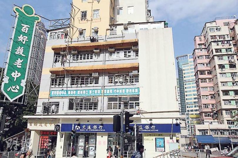 現時不少私人營辦者,租用住宅大廈的商場改為安老院,以應需求。(林俊源攝)位於西營盤的市建局項目「縉城峰」,在政府要求下,已預留約2200平方米作長者日間護理中心及院舍用途,保良局將接手管理,並計劃於今年7月啟用。(李紹昌攝) 現時不少私人營辦者,租用住宅大廈的商場改為安老院,以應需求。(林俊源攝)位於西營盤的市建局項目「縉城峰」,在政府要求下,已預留約2200平方米作長者日間護理中心及院舍用途,保良局將接手管理,並計劃於今年7月啟用。(李紹昌攝)