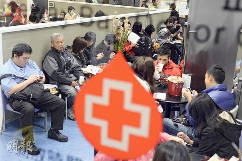 (余俊亮攝)圖為銅鑼灣輸血服務中心昨日人頭湧湧。(余俊亮攝) (余俊亮攝)圖為銅鑼灣輸血服務中心昨日人頭湧湧。(余俊亮攝)