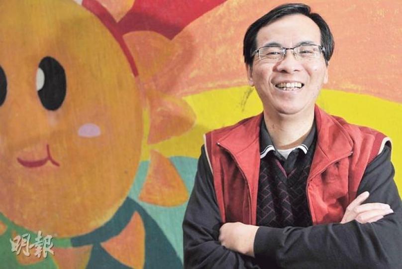 旺角一間教堂與小學相連,小學牆上塗上象徵同志的彩虹圖案。「另類牧師」黃國堯笑言,即使政府拒絕在施政報告建議就反性向歧視展開立法諮詢,同志平權亦只爭朝夕,因民心已逐漸站在這一邊。(葉家豪攝) 旺角一間教堂與小學相連,小學牆上塗上象徵同志的彩虹圖案。「另類牧師」黃國堯笑言,即使政府拒絕在施政報告建議就反性向歧視展開立法諮詢,同志平權亦只爭朝夕,因民心已逐漸站在這一邊。(葉家豪攝)