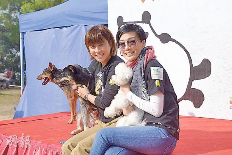 宣萱與江美儀帶愛犬參加百萬行。(攝影/記者:林祖傑) 宣萱與江美儀帶愛犬參加百萬行。(攝影/記者:林祖傑)