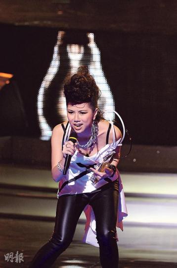 G.E.M.企硬不怕被人大蝦細。(攝影:鍾偉茵、梁迺楠) G.E.M.企硬不怕被人大蝦細。(攝影:鍾偉茵、梁迺楠)