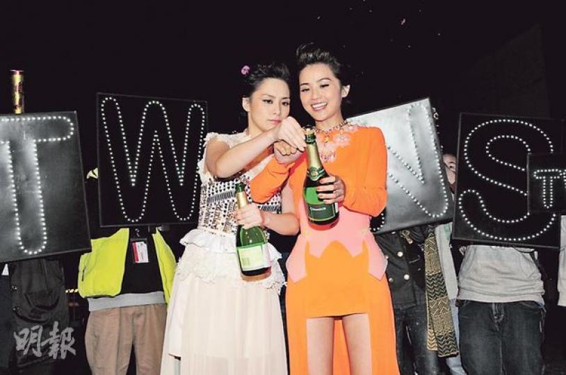 Twins經歷了人生低潮,得獎難免心情激動。(攝影﹕鍾偉茵、劉永銳、李維隆、梁迺楠) Twins經歷了人生低潮,得獎難免心情激動。(攝影﹕鍾偉茵、劉永銳、李維隆、梁迺楠)