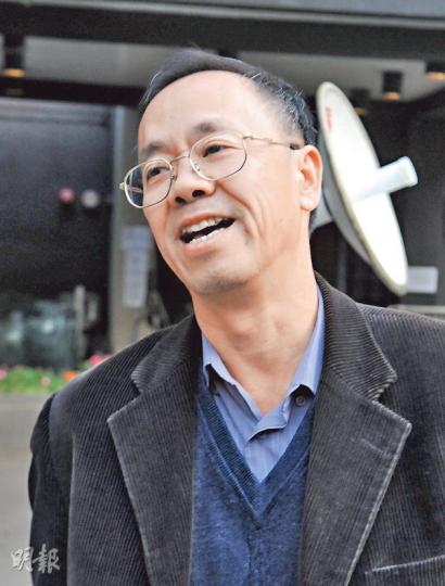 海事處退休首席驗船主任黃志堅指出,1994至1995年審批南丫四號的造船圖則時,只省覽「破艙穩性」數據,他解釋,當時法例沒要求必須審核這些數據。(劉焌陶攝) 海事處退休首席驗船主任黃志堅指出,1994至1995年審批南丫四號的造船圖則時,只省覽「破艙穩性」數據,他解釋,當時法例沒要求必須審核這些數據。(劉焌陶攝)