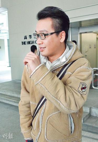 案發當天報警的路人蔡子愷(圖)昨表示,因誤會被告與事主相識而未有即時制止。他作供完畢後獲法官當庭讚許。(何偉畧攝)
案發當天報警的路人蔡子愷(圖)昨表示,因誤會被告與事主相識而未有即時制止。他作供完畢後獲法官當庭讚許。(何偉畧攝)