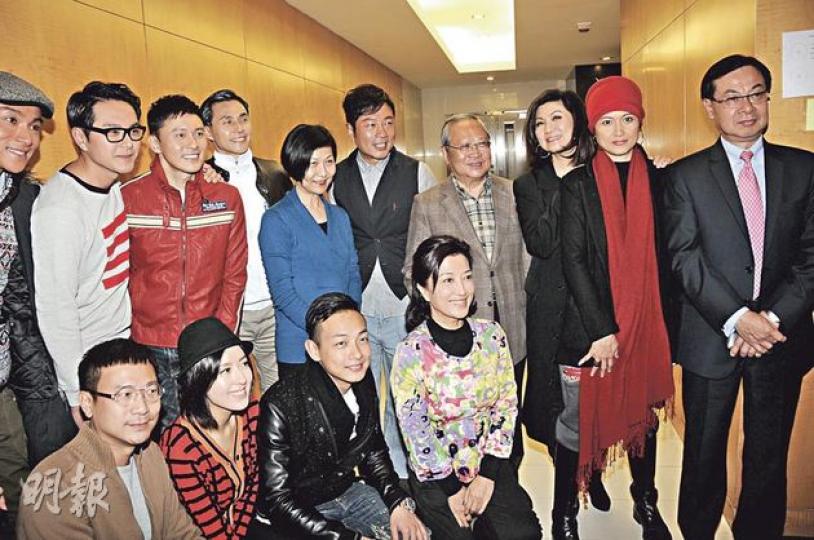 無綫行政主席梁乃鵬前晚宴請《大太監》幕前幕後,除區偉林、樂易玲及曾勵珍三位高層,黎耀祥、邵美琪及陳國邦等演員也有出席。(攝影/記者:梁榮達) 無綫行政主席梁乃鵬前晚宴請《大太監》幕前幕後,除區偉林、樂易玲及曾勵珍三位高層,黎耀祥、邵美琪及陳國邦等演員也有出席。(攝影/記者:梁榮達)