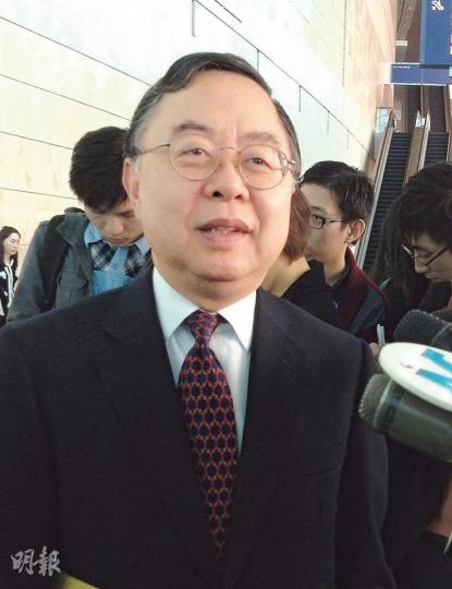 根據《施政報告》,恒隆集團旗下一幅薄扶林盲人院暨學校土地,有機會獲批重建住宅,恒隆集團主席陳啟宗昨日出席商會聯合午餐會後,高調回應特區政府被指偏幫恒隆的報道,質疑這是「非常不負責任的講法」,又指恒隆持有最多貨尾單位,反問若政府落實空置稅,又是否代表政府針對恒隆?(陳洛明攝) 根據《施政報告》,恒隆集團旗下一幅薄扶林盲人院暨學校土地,有機會獲批重建住宅,恒隆集團主席陳啟宗昨日出席商會聯合午餐會後,高調回應特區政府被指偏幫恒隆的報道,質疑這是「非常不負責任的講法」,又指恒隆持有最多貨尾單位,反問若政府落實空置稅,又是否代表政府針對恒隆?(陳洛明攝)