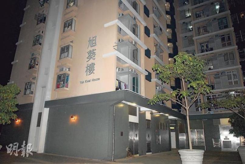 16歲少年早前涉誘騙14歲女友到其葵涌邨旭葵樓寓所發生性行為,少女母親昨揭發事件報警,少年隨即被捕。(伍浦鋒攝) 16歲少年早前涉誘騙14歲女友到其葵涌邨旭葵樓寓所發生性行為,少女母親昨揭發事件報警,少年隨即被捕。(伍浦鋒攝)
